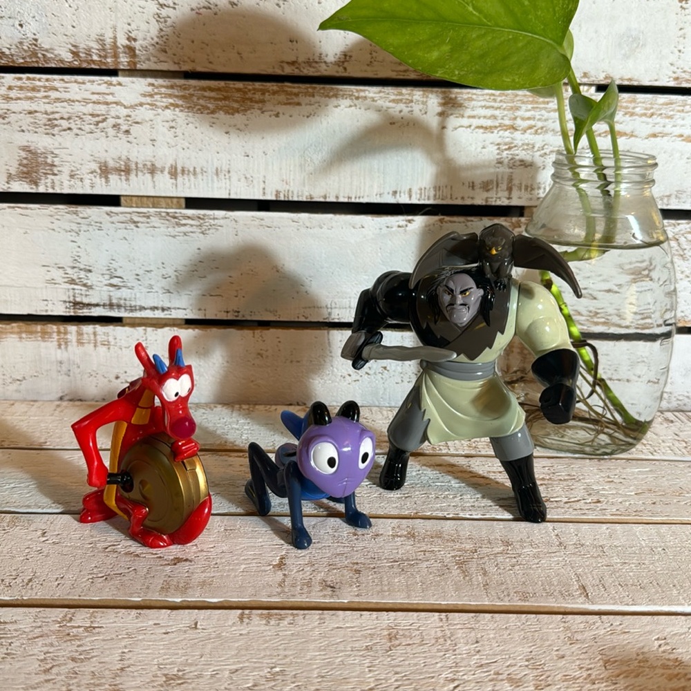 Mint condition vintage McDonalds Mulan Toy set of 3 Mushu, Cricket, and Shan Yu